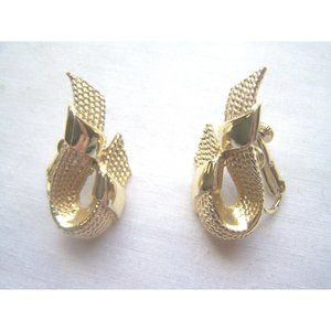 Vintage Earrings Swirl Textured Gold Tone Clip
